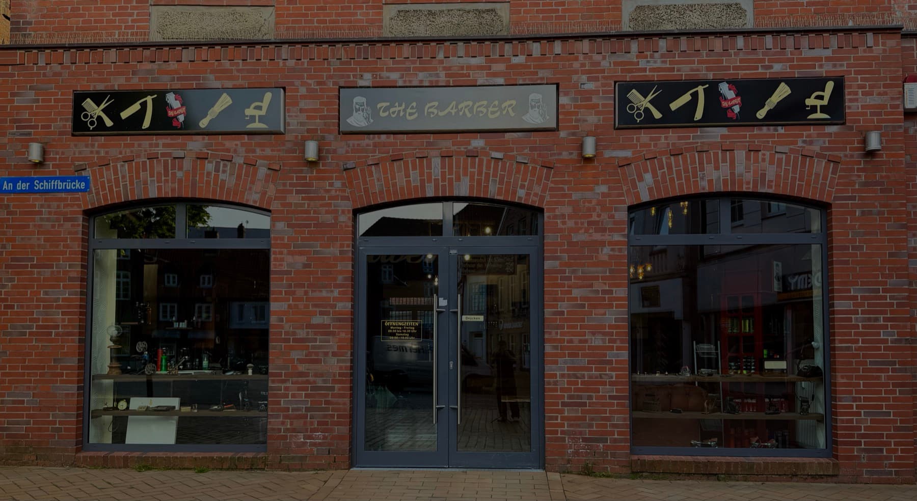Außenansicht von The Barber Rendsburg am Tag